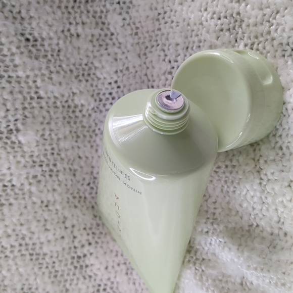 TATCHA Hinoki Body Wash in Forest Awakening, 50ml/1.7fl oz - Picture 2 of 7